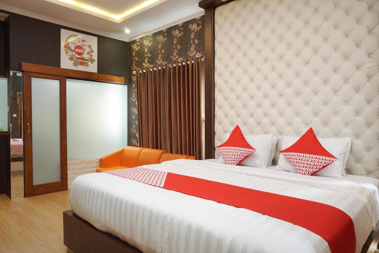 Super Oyo 444 Rafitha Homestay Baturetno Exterior photo
