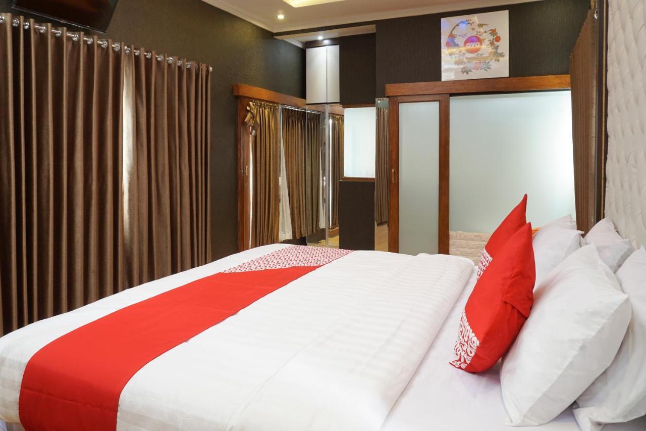 Super Oyo 444 Rafitha Homestay Baturetno Exterior photo